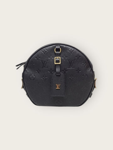 LOUIS VUITTON Schwarze Empreinte Boite Chapeau Souple 22 20 121308016