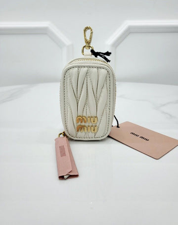 MIU MIU Matelassé Spiegel Mini Pouch Weiß 5TT172 149293098