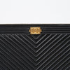 CHANEL シェブロン ボーイ ニュー Medium クラッチ A84406 149156726 [P]