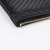 CHANEL シェブロン ボーイ ニュー Medium クラッチ A84406 149156726 [P]