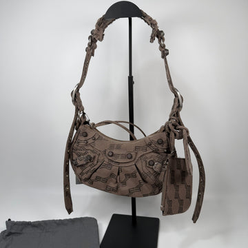 BALENCIAGA BB Monogram Le Cagole Jacquard Schultertasche 26 x 16 x 7 149512297