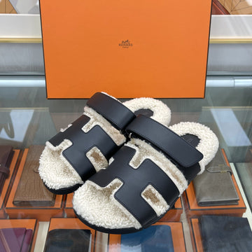 HERMES Shearling Cypres Sandalen Schwarz 231124 149857412