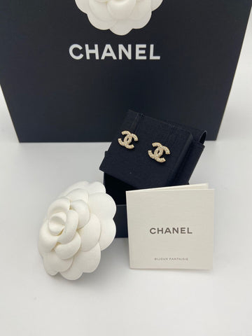 CHANEL CC-Logo Gold Mini Perlenohrringe A64766B06258 149513023