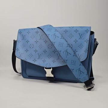 Louis Vuitton Taigarama New Messenger Crossbody Bag 150509550
