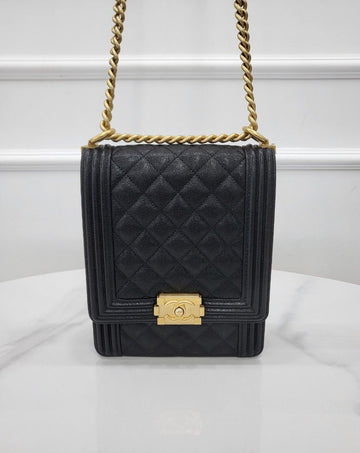 CHANEL キャビアボーイフラップゴールドチェーンショルダーバッグ AS0130 28番 150698258