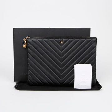 CHANEL キャビア シェブロン ラージ クラッチ A82552 150319478