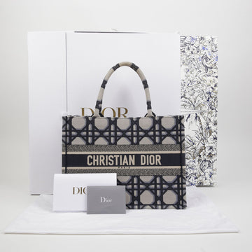 DIOR M1296ZZAU Medium Tote Bag 150747404