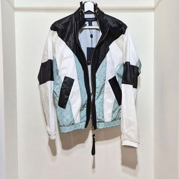 LOUIS VUITTON Windbreaker mit Monogramm-Akzent (1AFZWJ) L350098 151676597