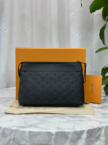 Louis Vuitton Pochette Voyage Souple Shadow Black 151677600