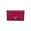 PRADA 1MC122 pink Saffiano Geldbörse mit goldfarbener Prägung 152101503 [P]