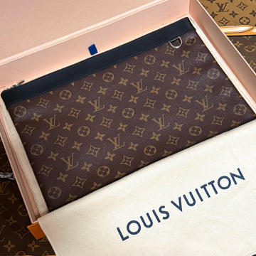 LOUIS VUITTON Clutch 152155642