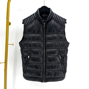 PRADA 三角ロゴパディングベスト ブラック (SGB628) 152209627