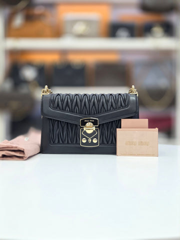 MIU MIU Confidential Matelassé Chain Schultertasche 5bd083 152243728