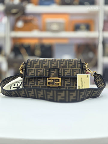 FENDI Wellen Baguette Medium Tote Schultertasche 8br600 152244882