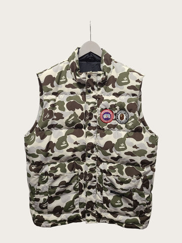 CANADA GOOSE X ベイプ グレー フリースタイル カモ ベスト ジャケット 152324971