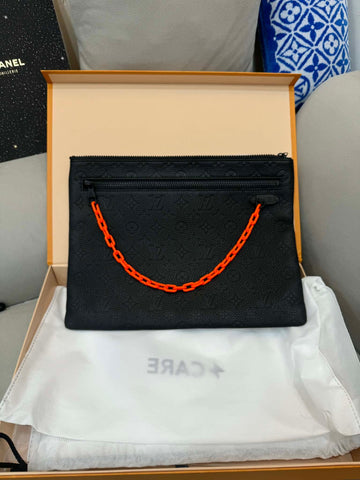 LOUIS VUITTON シェドウ チェーン クラッチ 152428674
