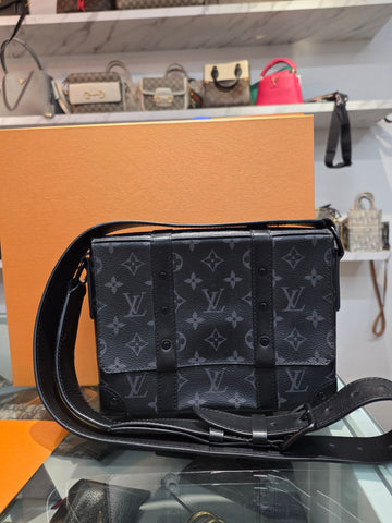 Louis Vuitton M57726 Eclipse Monogram Messenger Bag Black 152445885