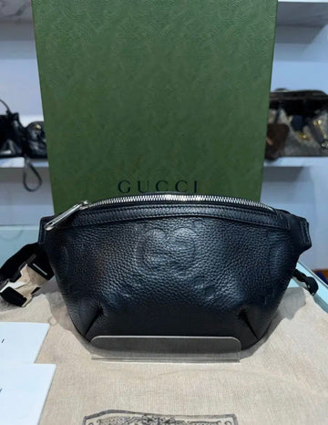 GUCCI (新商品同様) GG エンボス レザー ベルトバッグ クロスバッグ ブラック 152446318