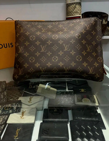 Louis Vuitton Classic Etui Boyaj Clutch Bag MM Size Monogram Canvas 152446358