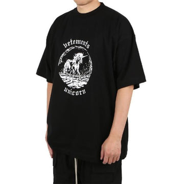 VETEMENTS UE52TR200B 1611 B T-Shirt mit übergroßem Schnitt und Einhorn-Logo 152530837