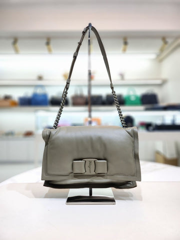 SALVATORE FERRAGAMO ビバ フラップ チェーン ショルダーバッグ 21l287 152654177