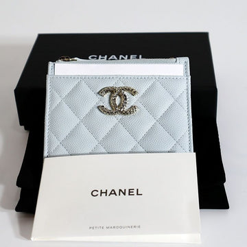 CHANEL Kartenetui aus hellblauem, glänzendem Kalbsleder mit integrierter Chip 150723220