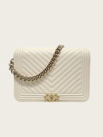 CHANEL ホワイトキャビアシャンパンゴールドシェブロンボーイミニWOCクロスバック 152836529