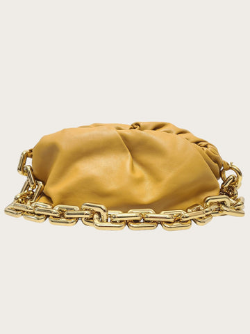 BOTTEGA VENETA キャラメルレザーゴールドチェーンマンドゥショルダーバッグ 153096891