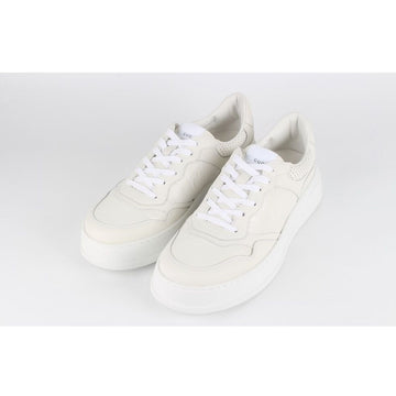 GUCCI GG エンボス スニーカー ホワイト 9 153262971