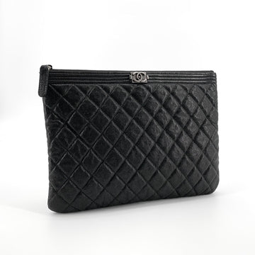 CHANEL キャビアシルバー ボーイクラッチ ニューミディアム 153366916
