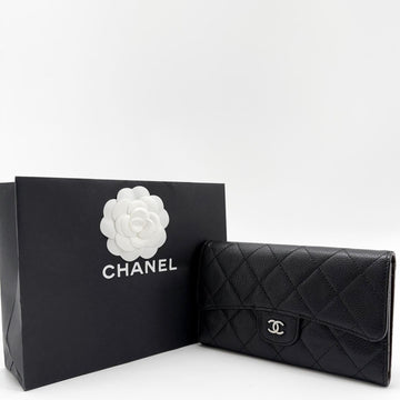 CHANEL クラシックキャビアシルバー金具フラップ長財布 153405346