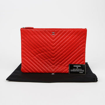 CHANEL Caviar Chevron Große Clutch A82552 153367375