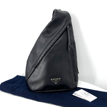 PRADA トライアングルロゴ レザー スリングバック バックパック ブラック (2VZ092) 153600642