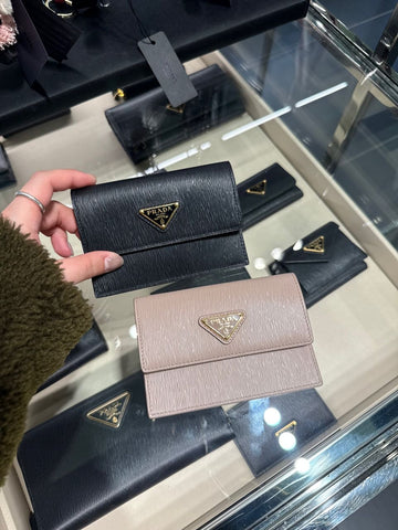 PRADA レザー折りたたみカードケース ブラック ベージュ 1MF028 153751105