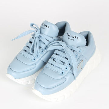 PRADA Dreiecklogo gepolsterte Nappa Sneaker Himmelblau 37 153751214