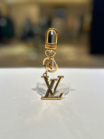 LOUIS VUITTON 金色のキーホルダー付きバッグチャーム M65216 153788913
