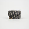 DIOR S5611CTZQ サドルフラップカード財布 153512577 [P]