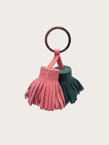 HERMES ブルー ド マルト & ローズ サクラ カルメン ウノ バッジチャーム 153898165