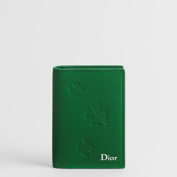 DIOR バイフォールド カードケース - ブライト グリーン クローバー エンボス カーフスキン 153974328