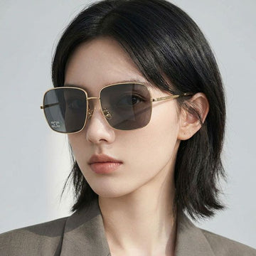 CELINE Sonnenbrille mit quadratischem goldenen Rahmen 154159882