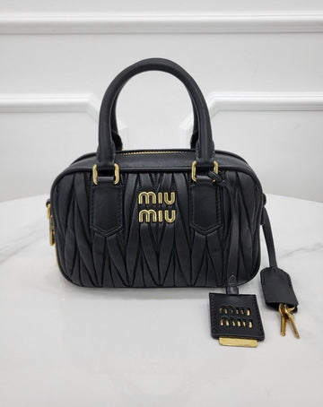 MIU MIU マテラッセ ナッパ トートバッグ ブラック 5BB123 154223114