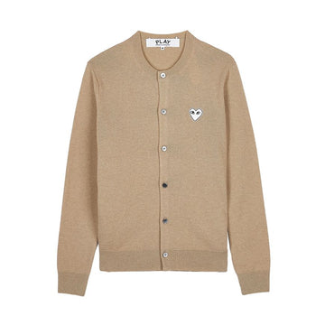 COMME DES GARCONS N065 051 CAMEL FW25 Unisex Cardigan mit White Heart Patch 154317369