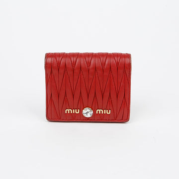 MIU MIU キルティングロゴ二つ折り財布 154218893