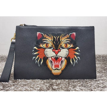 GUCCI アングリーキャットクラッチバッグ ブラック 154387631
