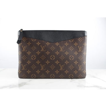 Louis Vuitton Daily Pouch Clutch Black 154506158
