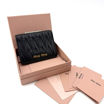 MIU MIU Matelassé Geldbörse mit goldfarbenem Logo 5mv204 154527525