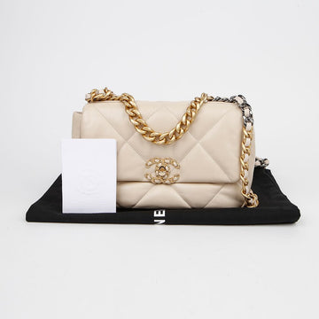 CHANEL フラップミディアムショルダークロスバッグ AS1160 19 154323420
