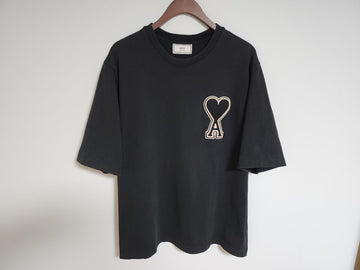 AMI ブラック ビッグハート刺繍半袖Tシャツ A20HJ137 154620878