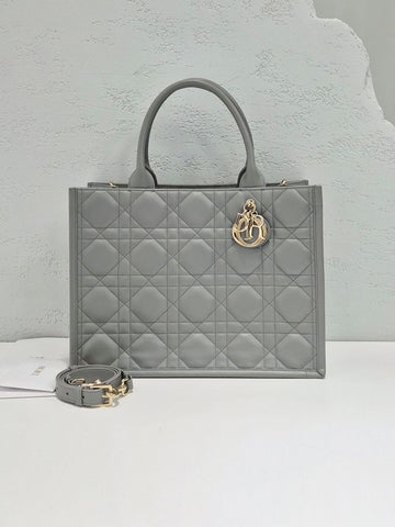 Dior Medium Tote Shoulder Bag M1324OWHP 154661770