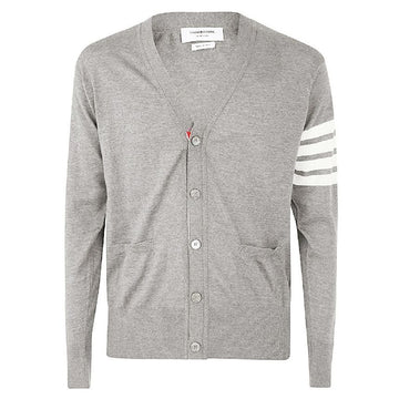 THOM BROWNE Wolles Cardigan mit schrägem Aufnäher in Hellgrau 00014 058 136177835